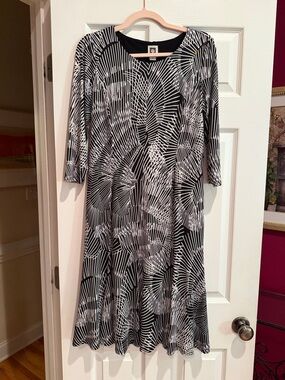 Anne Klein Black and White Long-Sleeve Geometric A-Line Dress